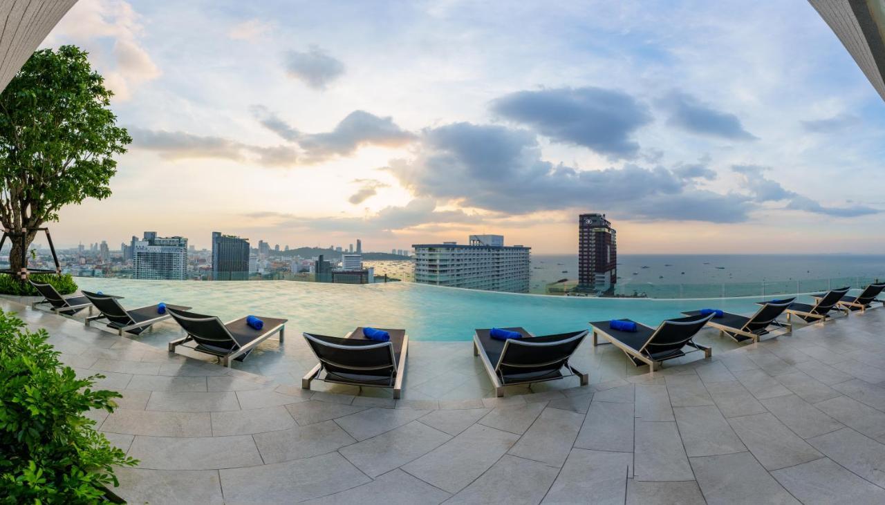 Somerset 파타야 외부 사진 The rooftop pool at the U Sathorn
