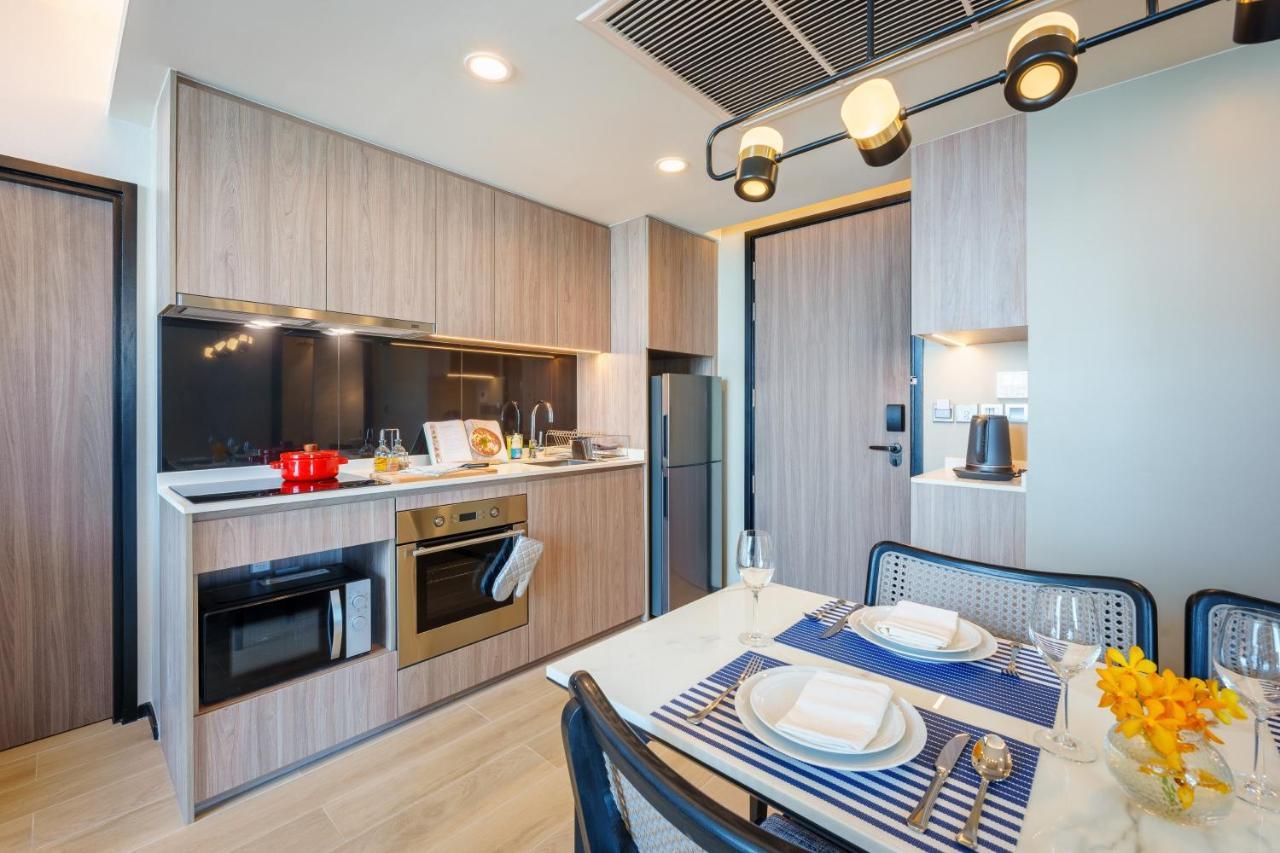 Somerset 파타야 외부 사진 A kitchen in a serviced apartment in Singapore